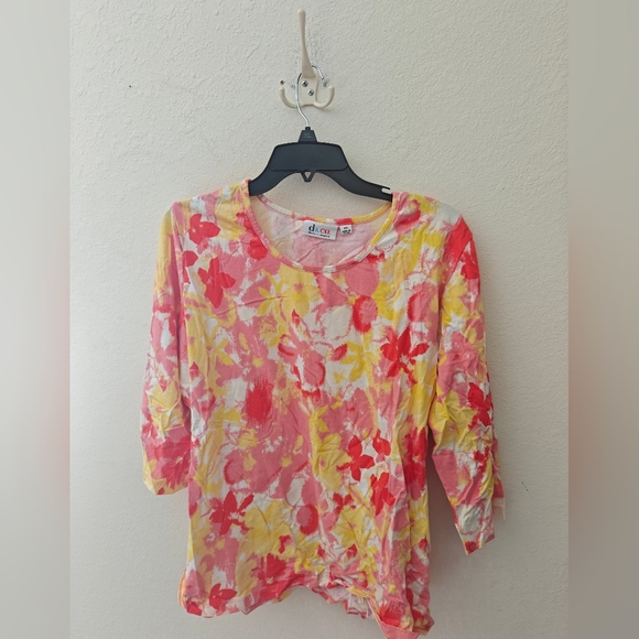 d&co Tops - d&co Floral Design Long Sleeve Blouse